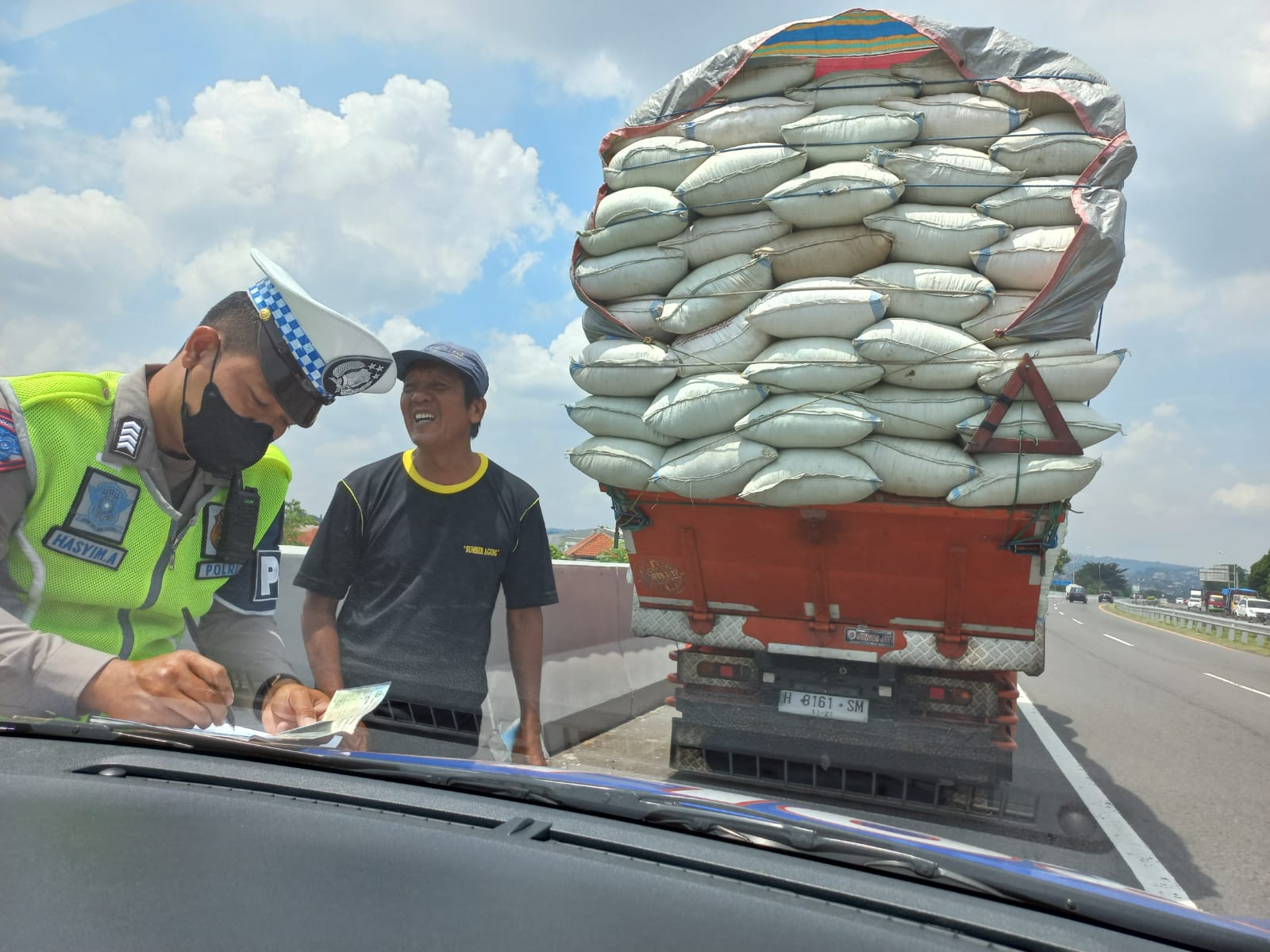 Pengendara tanpa helm dominasi pelanggaran lalu lintas di Jateng Pengendara tanpa helm dominasi pelanggaran lalu lintas di Jateng