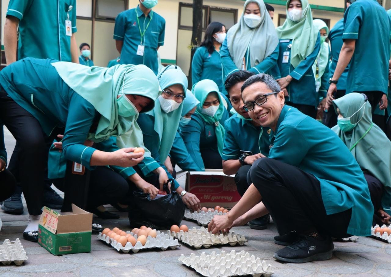 Peringati HAN, pegawai RSUD Kudus aksi donasi dua butir telur untuk pasien stunting Peringati HAN, pegawai RSUD Kudus aksi donasi dua butir telur untuk pasien stunting