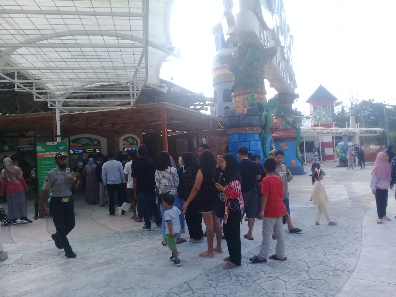 Musim liburan, Taman Rekreasi Saloka dipadati pengunjung
