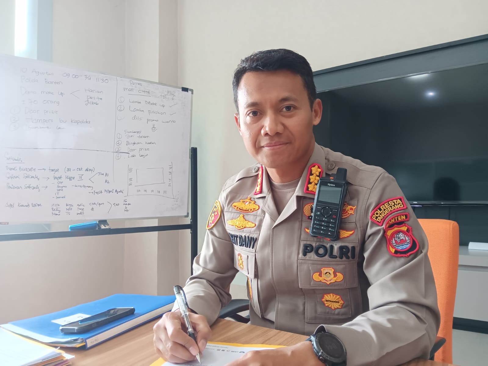 Ciptakan politik damai jelang Pemilu, Polresta Tangerang terjunkan Polisi RW