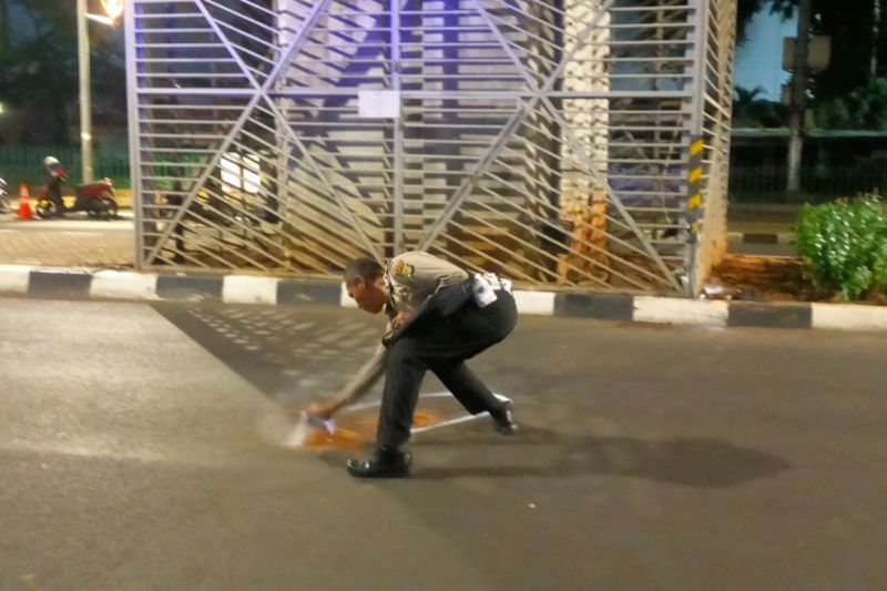 Seorang pemotor meninggal akibat tabrak tiang MRT di Blok M