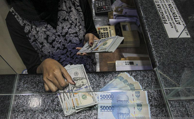 Rupiah Senin pagi naik jadi Rp15.018 per dolar AS