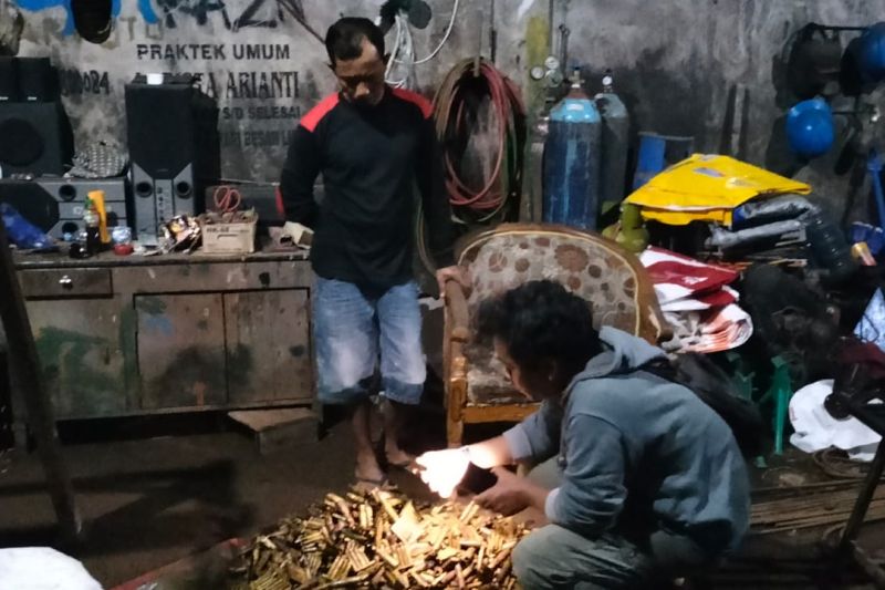Ribuan amunisi Perang Dunia II ditemukan di Cilacap Ribuan amunisi Perang Dunia II ditemukan di Cilacap