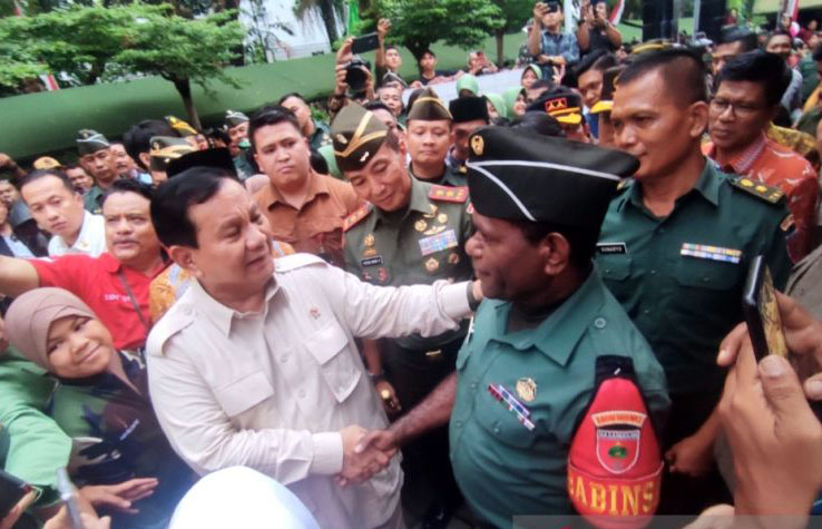 Menhan Prabowo tinjau penyerahan bantuan 1.415 motor trail di Makassar Menhan Prabowo tinjau penyerahan bantuan 1.415 motor trail di Makassar