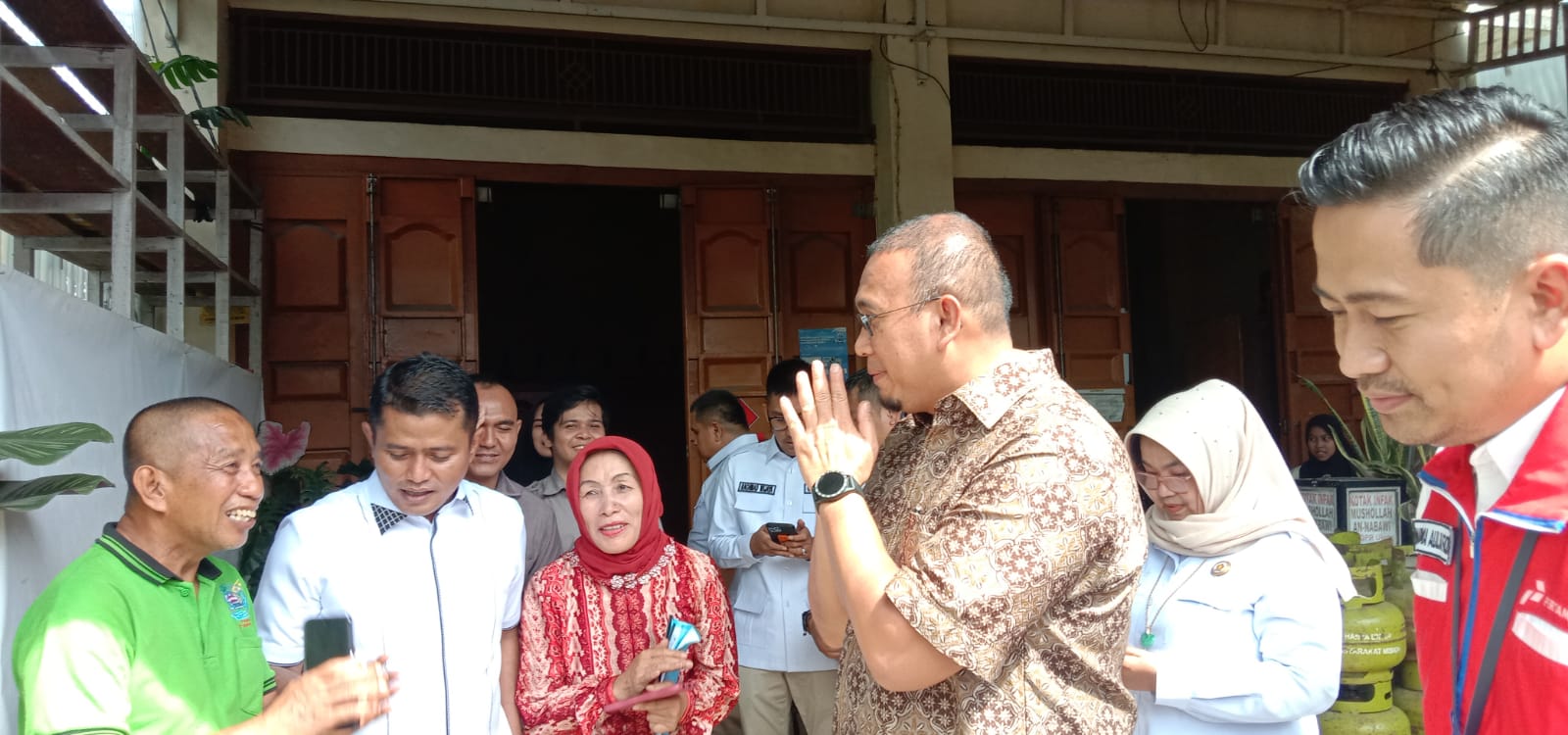 Sikapi aspirasi masyarakat, legislator Andre Rosiade pantau penyaluran LPG di Kota Padang Sikapi aspirasi masyarakat, legislator Andre Rosiade pantau penyaluran LPG di Kota Padang
