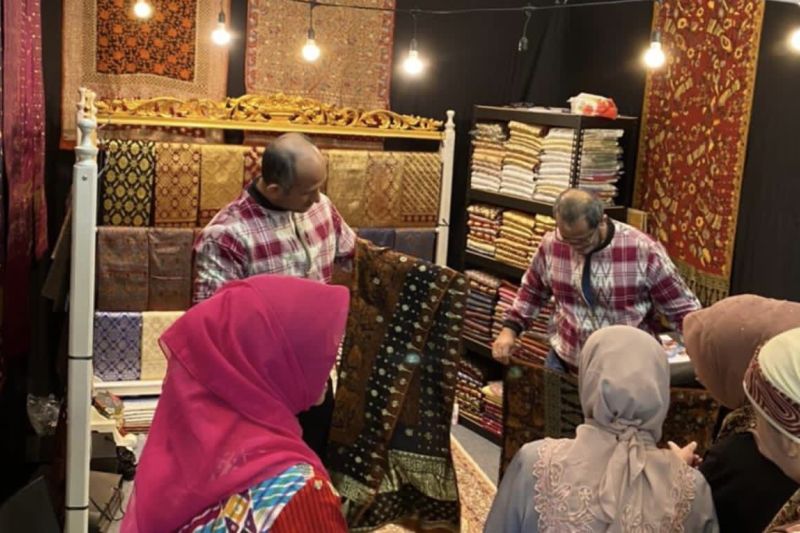 UMKM kain tenun Palembang Ilham Bahari jajaki pasar Afrika Selatan