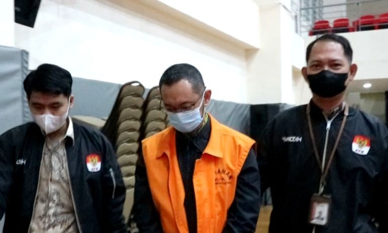 KPK sita barang bukti elektronik usai geledah kantor Andhi Pramono KPK sita barang bukti elektronik usai geledah kantor Andhi Pramono