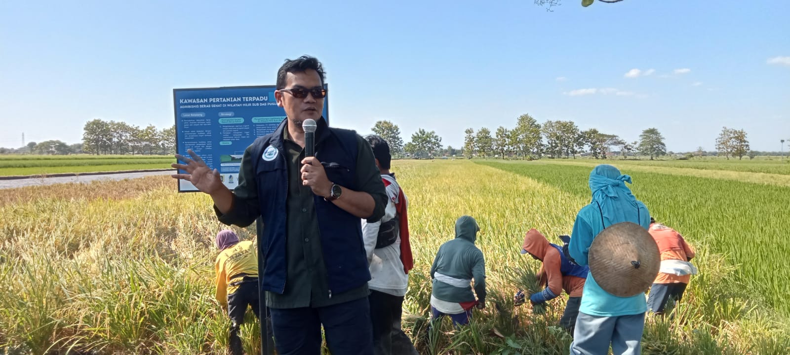 Kolaborasi AQUA, LPTP, LSM dan relawan berdayakan ekonomi masyarakat DAS Pusur Kolaborasi AQUA, LPTP, LSM dan relawan berdayakan ekonomi masyarakat DAS Pusur