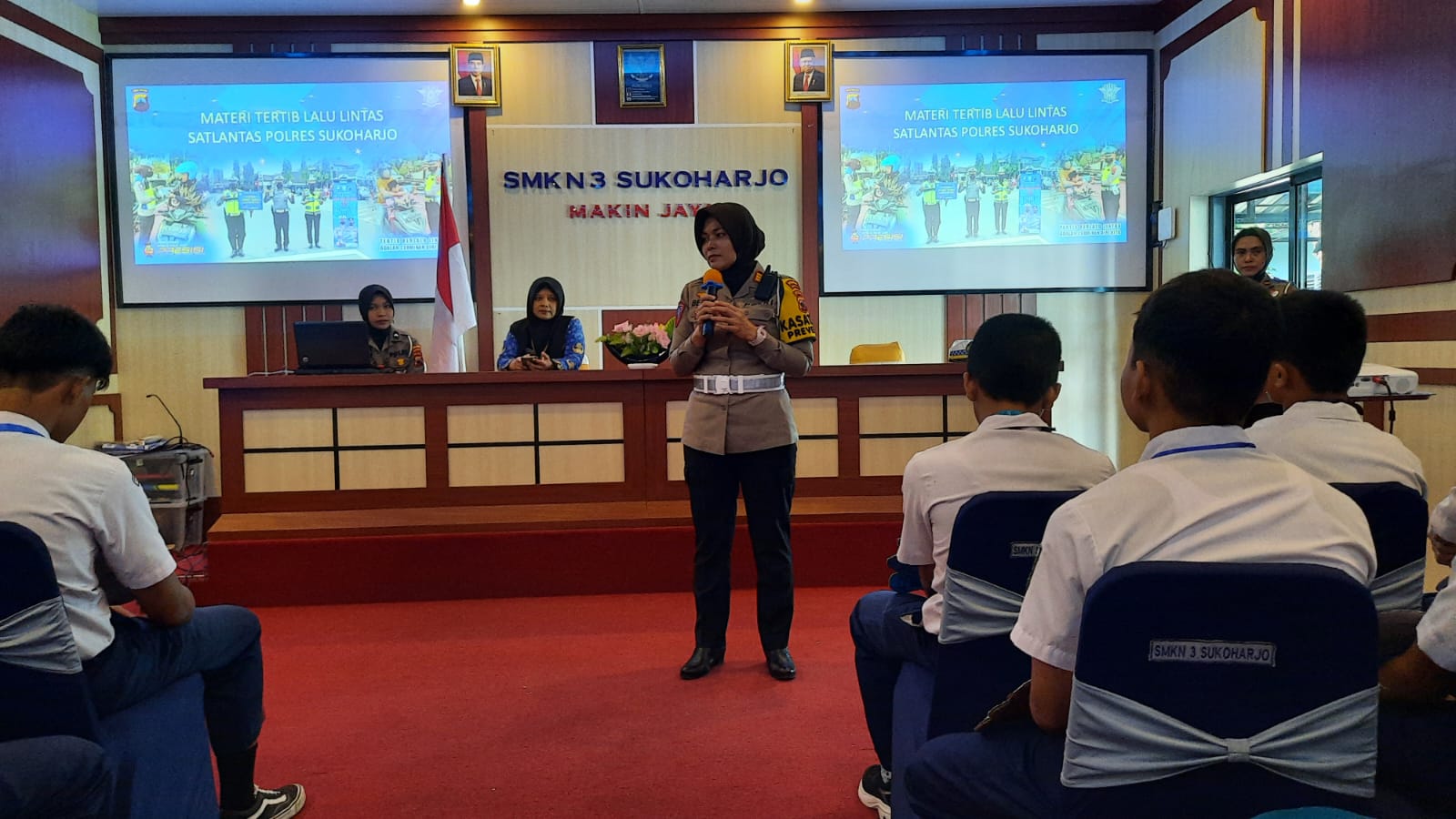 Satlantas Polres Sukoharjo sisipkan materi Dikmas Lantas dalam agenda MPLS Satlantas Polres Sukoharjo sisipkan materi Dikmas Lantas dalam agenda MPLS