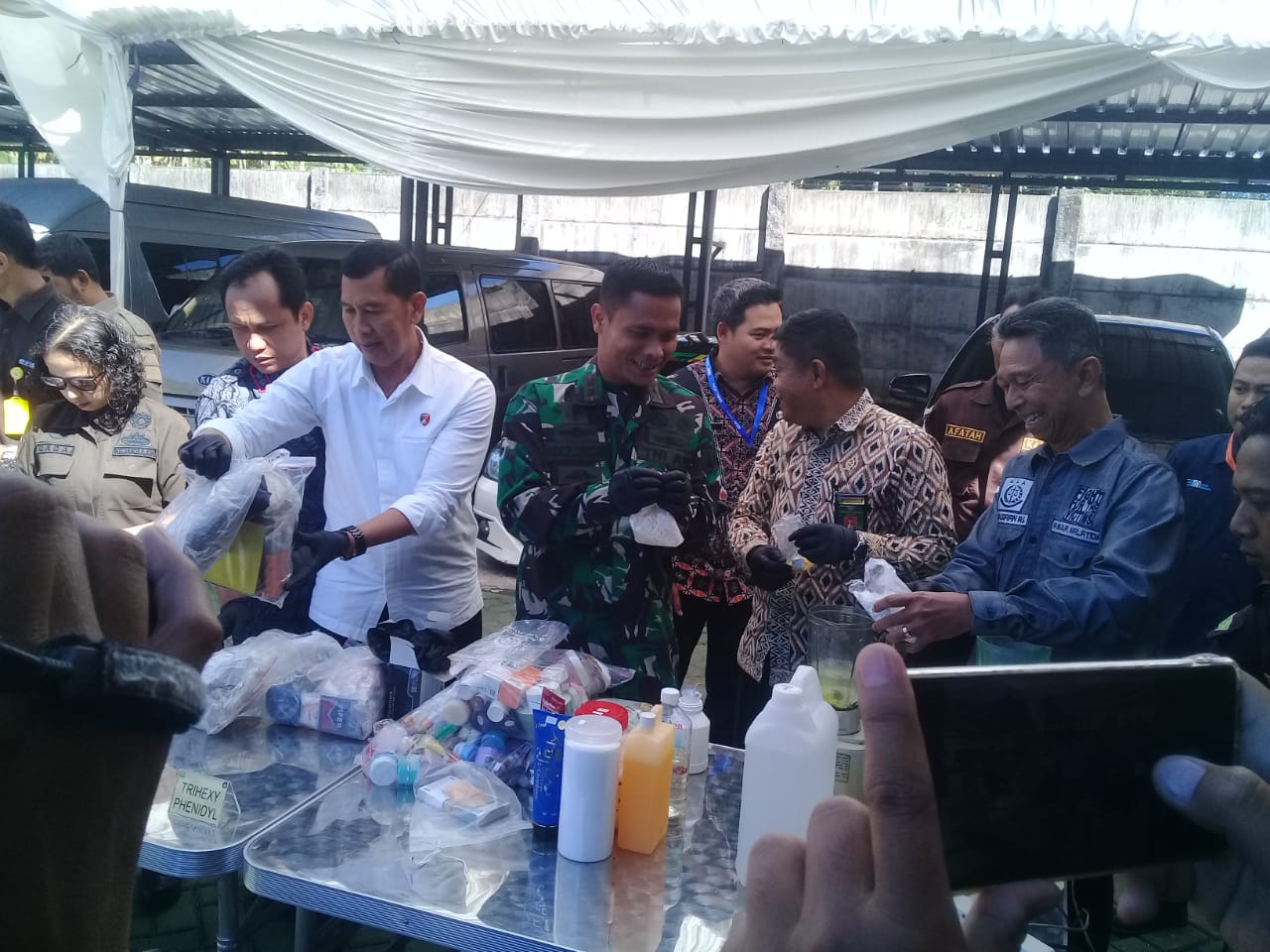Kejari Salatiga musnahkan barang bukti berbagai kasus Kejari Salatiga musnahkan barang bukti berbagai kasus
