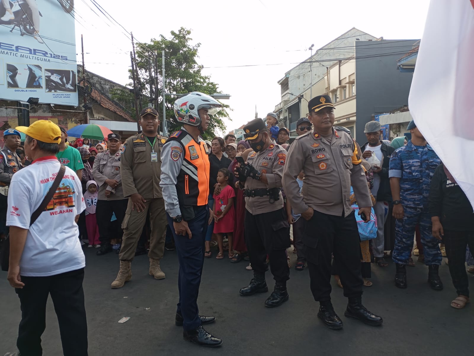 Personel Polres Tegal Kota amankan perayaan Sejit Kongco Ceng Gwan Cin Kun Personel Polres Tegal Kota amankan perayaan Sejit Kongco Ceng Gwan Cin Kun