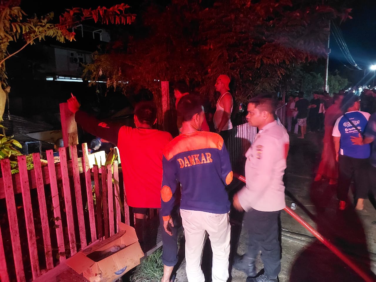 Tujuh rumah semi permanen di Batuphat Timur terbakar Tujuh rumah semi permanen di Batuphat Timur terbakar