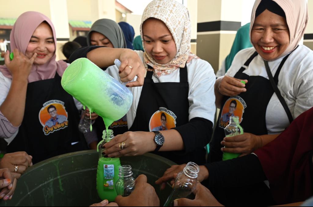 Penggerak OK OCE Seeker Revolution buka peluang lapangan kerja baru di Desa Karangsari, Pemalang Penggerak OK OCE Seeker Revolution buka peluang lapangan kerja baru di Desa Karangsari, Pemalang