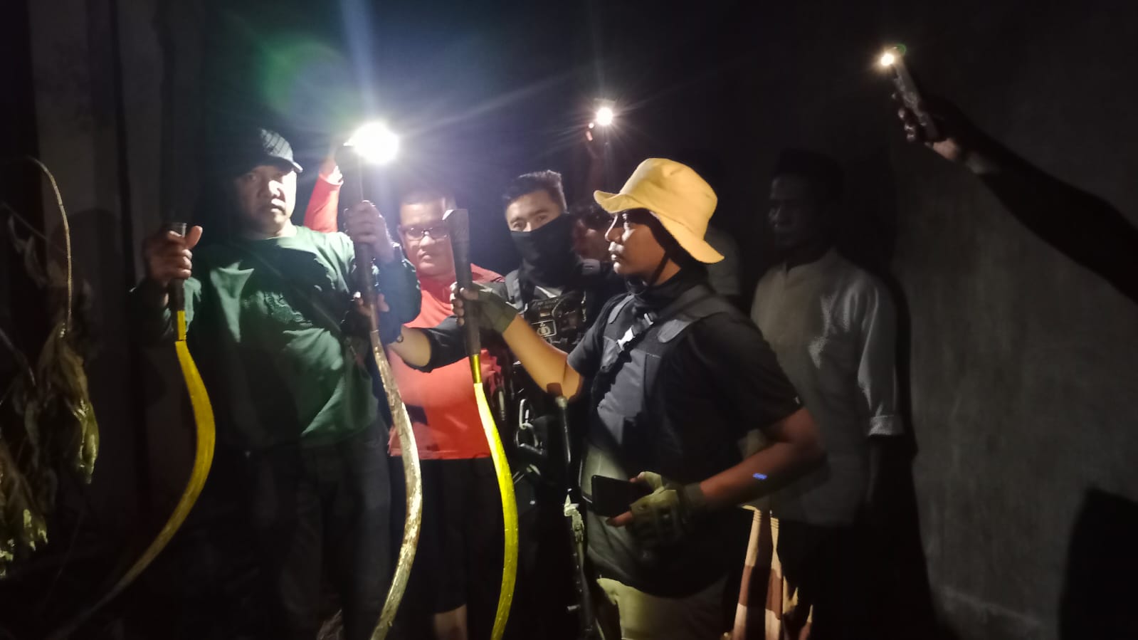 Personel Polsek Banda Sakti amankan tiga sajam diduga digunakan untuk tawuran