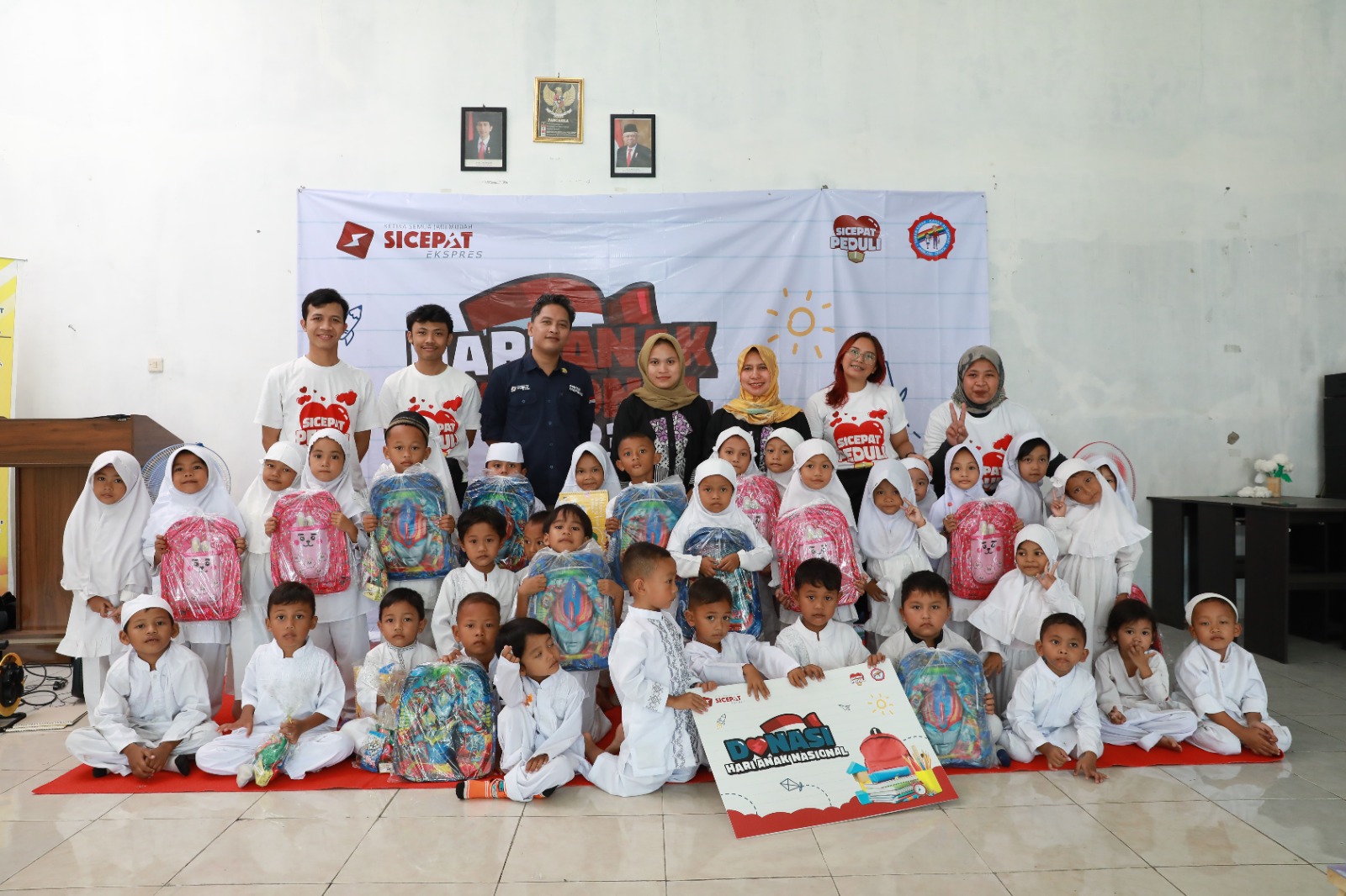 Peringati Hari Anak Nasional, SiCepat Ekspres salurkan 5.000 lebih perlengkapan sekolah Peringati Hari Anak Nasional, SiCepat Ekspres salurkan 5.000 lebih perlengkapan sekolah