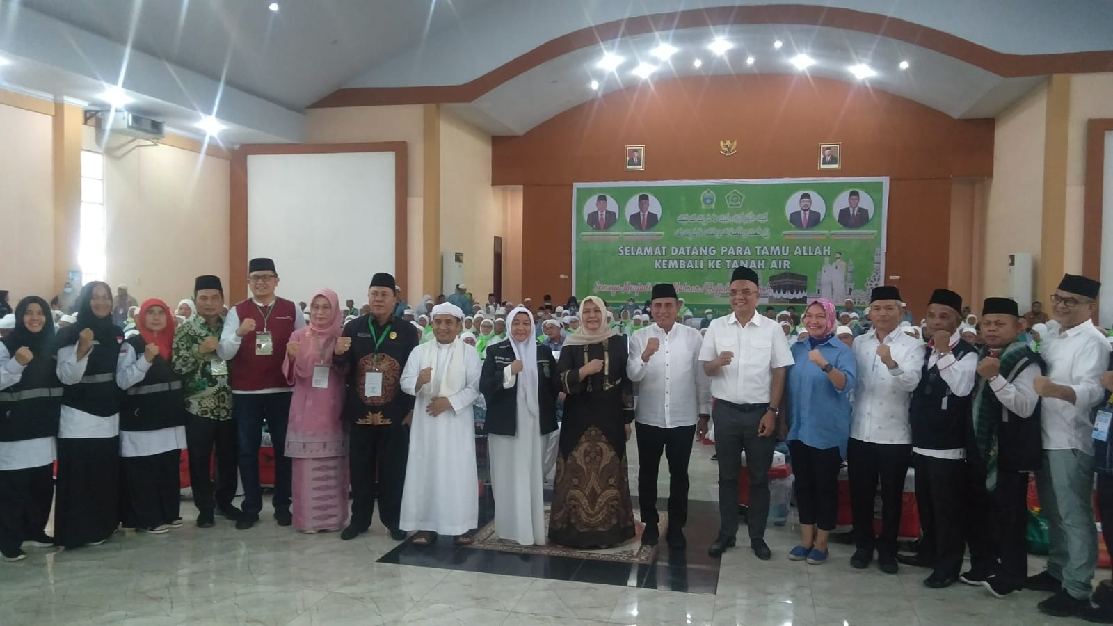 Jemaah haji Kloter 11 Debarkasi Medan tiba, 36 orang meninggal Jemaah haji Kloter 11 Debarkasi Medan tiba, 36 orang meninggal