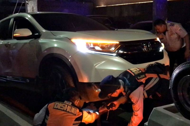 Polres Jaksel tindak 45 kendaraan di Senopati dalam operasi gabungan Polres Jaksel tindak 45 kendaraan di Senopati dalam operasi gabungan