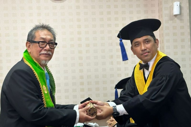 Aktor Deddy Mizwar raih gelar doktor