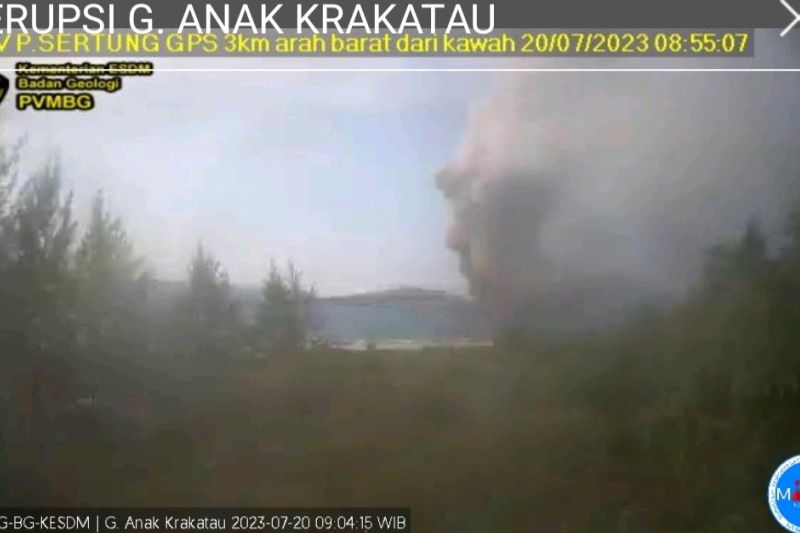 Gunung Anak Krakatau erupsi 3 kali pada hari ini Gunung Anak Krakatau erupsi 3 kali pada hari ini