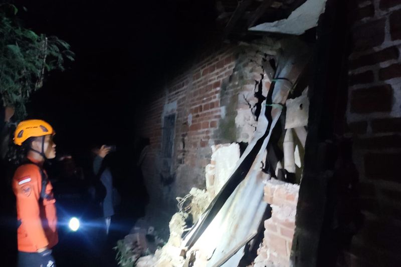 BPBD Ponorogo terima laporan tujuh rumah rusak terdampak gempa BPBD Ponorogo terima laporan tujuh rumah rusak terdampak gempa