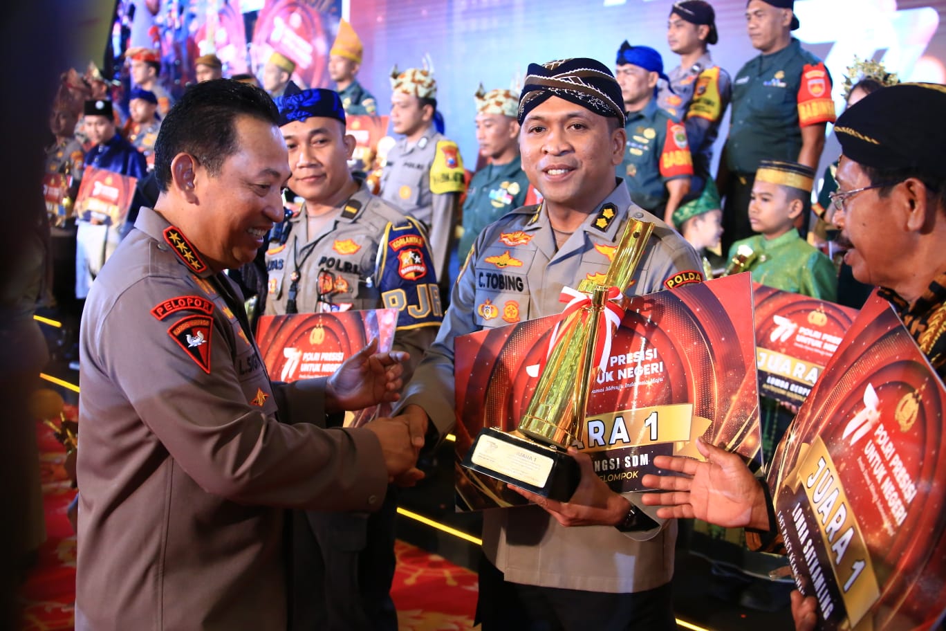 Polda Jatim raih penghargaan Kapolri dalam perlombaan fungsi SDM Polda Jatim raih penghargaan Kapolri dalam perlombaan fungsi SDM