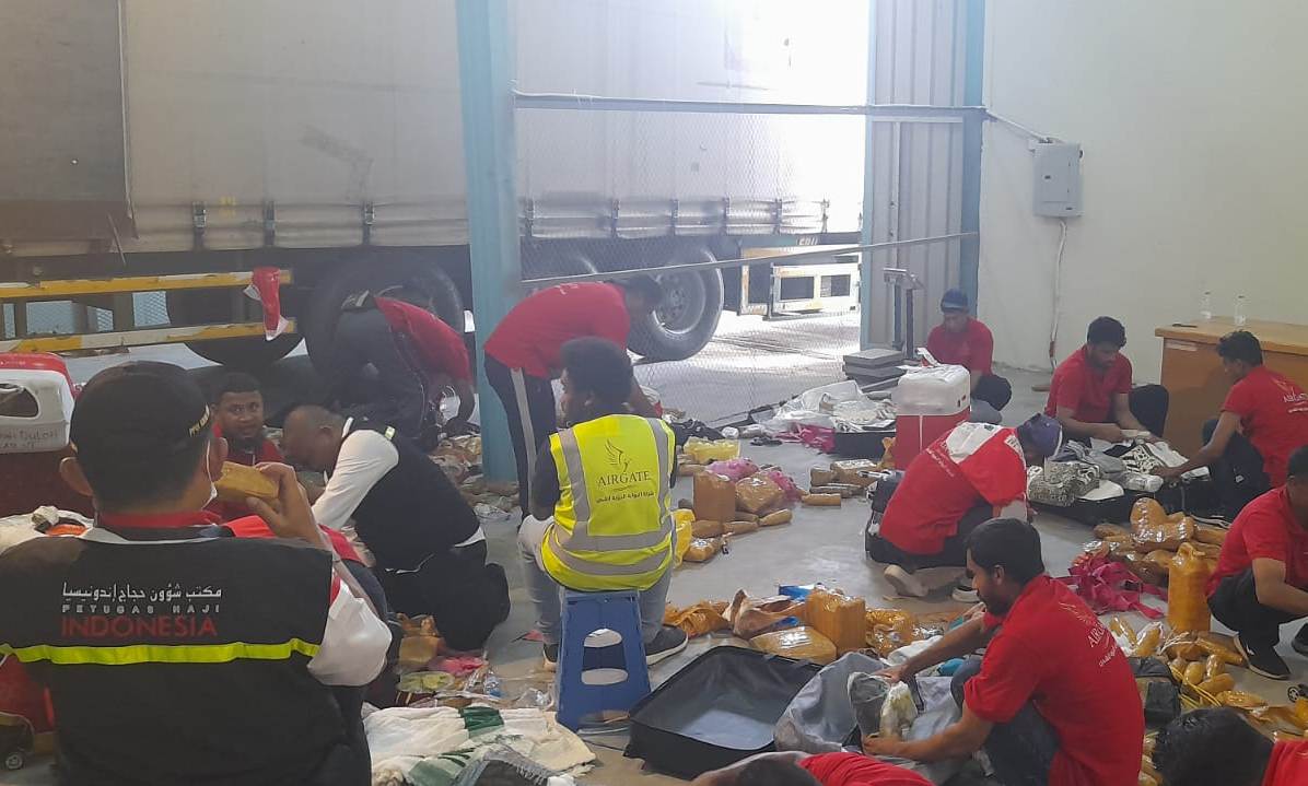 Kemenag: Koper Berisi Air Zamzam akan Dibongkar Kemenag: Koper Berisi Air Zamzam akan Dibongkar