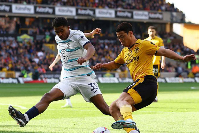 Wesley Fofana bakal menepi beberapa bulan karena cedera ACL Wesley Fofana bakal menepi beberapa bulan karena cedera ACL
