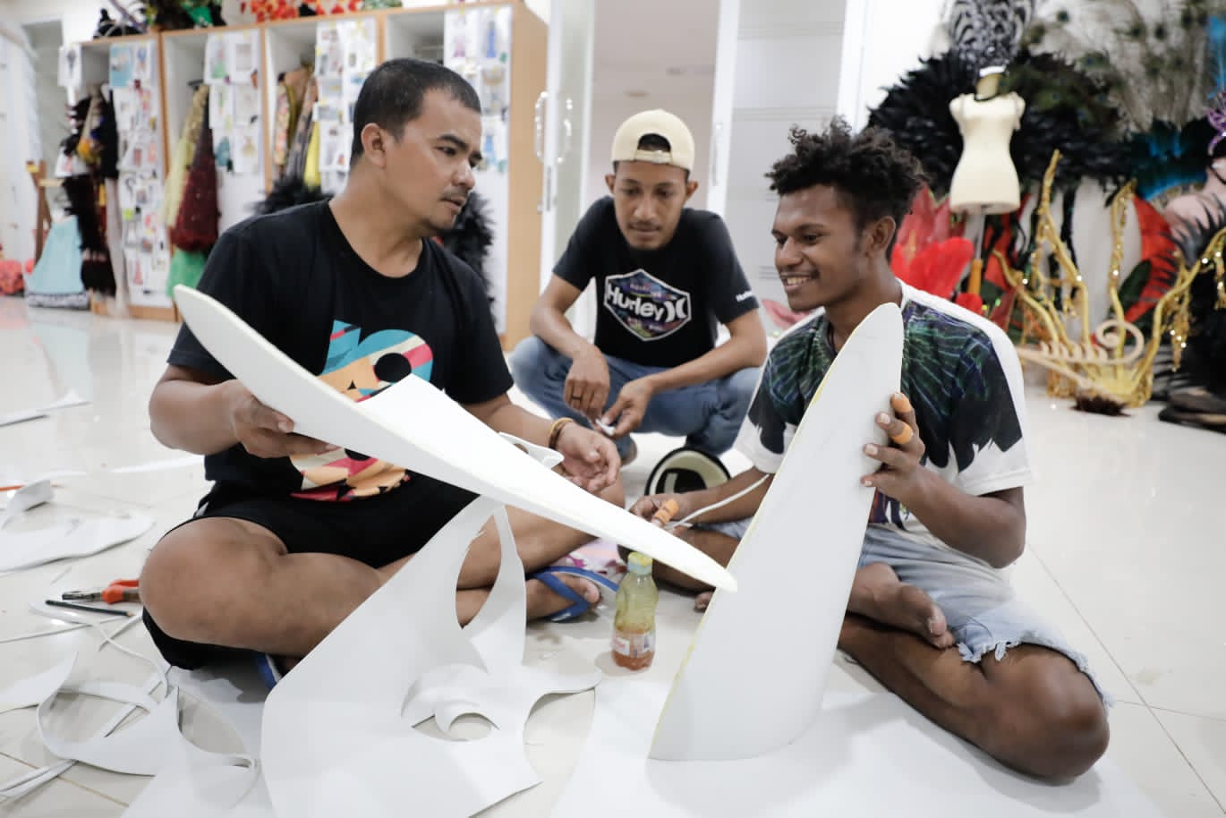Anak muda PYCH binaan BIN rancang busana untuk Papua Street Carnival Anak muda PYCH binaan BIN rancang busana untuk Papua Street Carnival