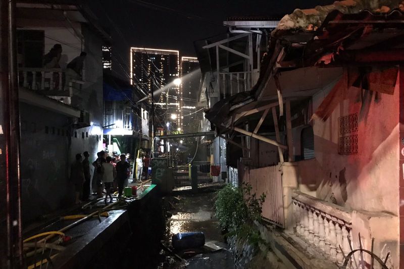 Tujuh rumah di Setiabudi terbakar akibat arus pendek