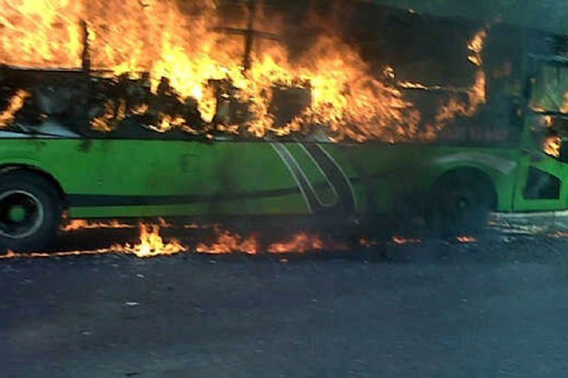 Bus terbakar di India tewaskan 25 orang Bus terbakar di India tewaskan 25 orang
