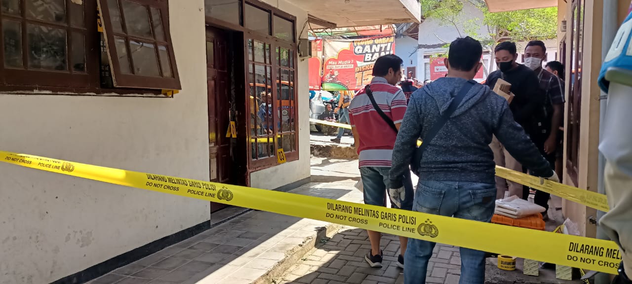 Miris, terjerat rentenir, ibu gantung diri, anak tewas tersayat Miris, terjerat rentenir, ibu gantung diri, anak tewas tersayat