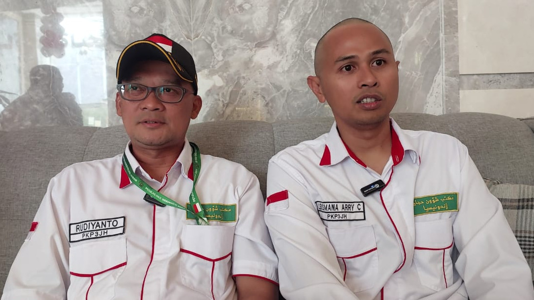 Kisah Pahlawan Safari Wukuf dan Senyum Jemaah Haji Lansia Kisah Pahlawan Safari Wukuf dan Senyum Jemaah Haji Lansia