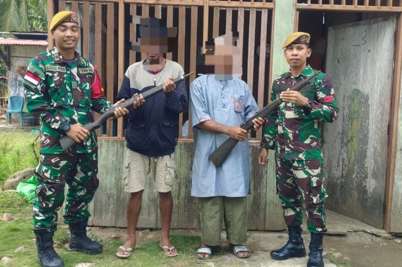 Satgas Yonarhanud amankan dua pucuk senjata dari warga Satgas Yonarhanud amankan dua pucuk senjata dari warga