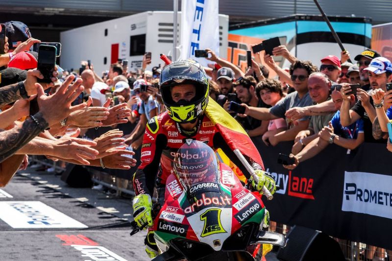 Bautista klaim kemenangan pertama di Imola pada Race 1 WSBK Italia Bautista klaim kemenangan pertama di Imola pada Race 1 WSBK Italia