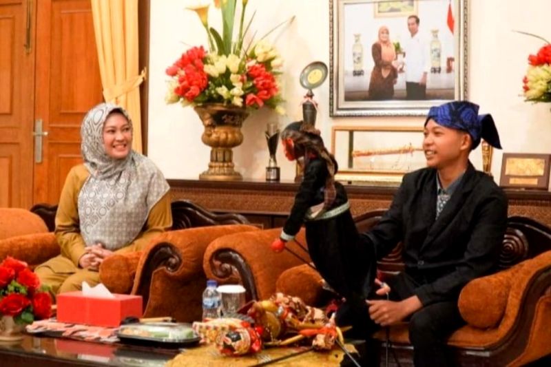 Seniman muda Pandeglang unjuk kemampuan di Thailand dan Prancis Seniman muda Pandeglang unjuk kemampuan di Thailand dan Prancis