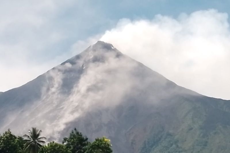 Gunung Karangetang mengalami 29 kali gempa guguran pada Senin pagi Gunung Karangetang mengalami 29 kali gempa guguran pada Senin pagi