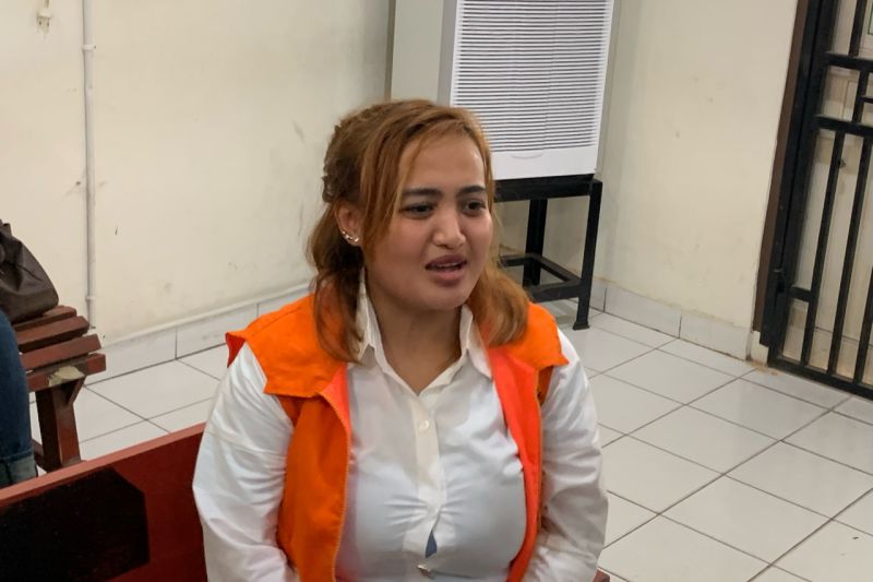 Selebgram kasus makan babi jalani sidang perdana di PN Palembang Selebgram kasus makan babi jalani sidang perdana di PN Palembang