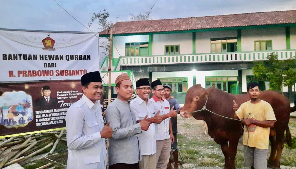Prabowo salurkan sapi kurban ke ponpes, ormas dan sejumlah tokoh agama