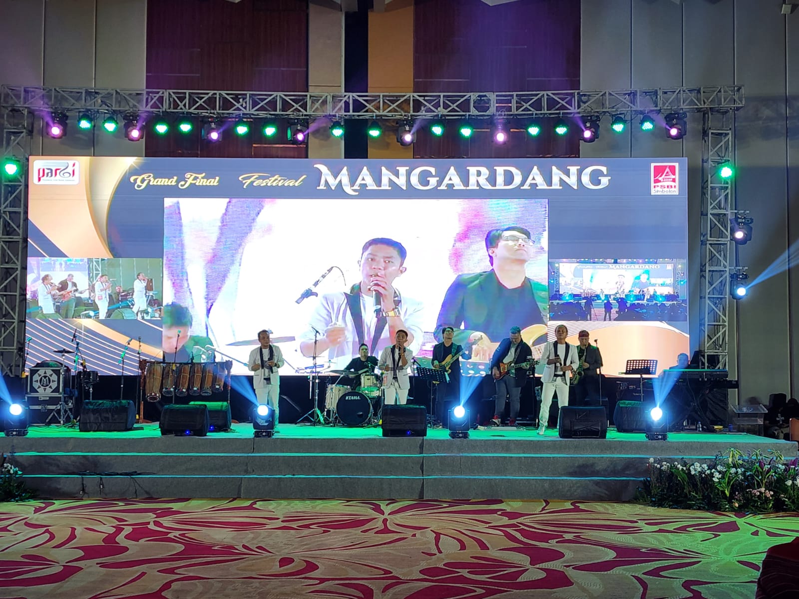 Jhon Kenedy Nadeak dan Dwarna raih juara pertama dalam Festival Mangardang 2023 Jhon Kenedy Nadeak dan Dwarna raih juara pertama dalam Festival Mangardang 2023