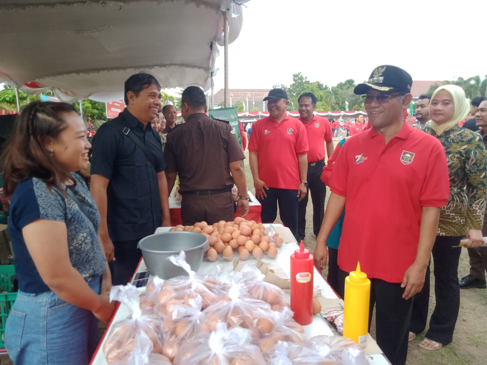 Komunitas Petelur Boyolali Bersatu meriahkan bazar Hari Koperasi Nasional Ke-76 Komunitas Petelur Boyolali Bersatu meriahkan bazar Hari Koperasi Nasional Ke-76