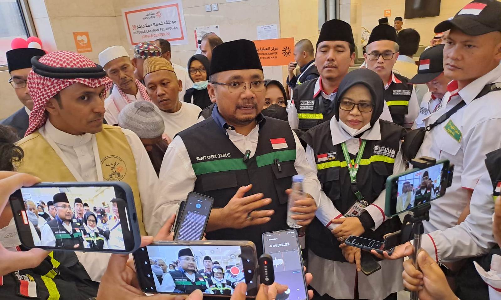 Jemaah Haji tahun ini dapat 10 Liter Zamzam dibagi di Debarkasi Jemaah Haji tahun ini dapat 10 Liter Zamzam dibagi di Debarkasi