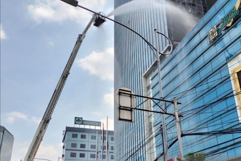 Dua orang alami luka bakar dalam kebakaran di gedung K-Link Dua orang alami luka bakar dalam kebakaran di gedung K-Link