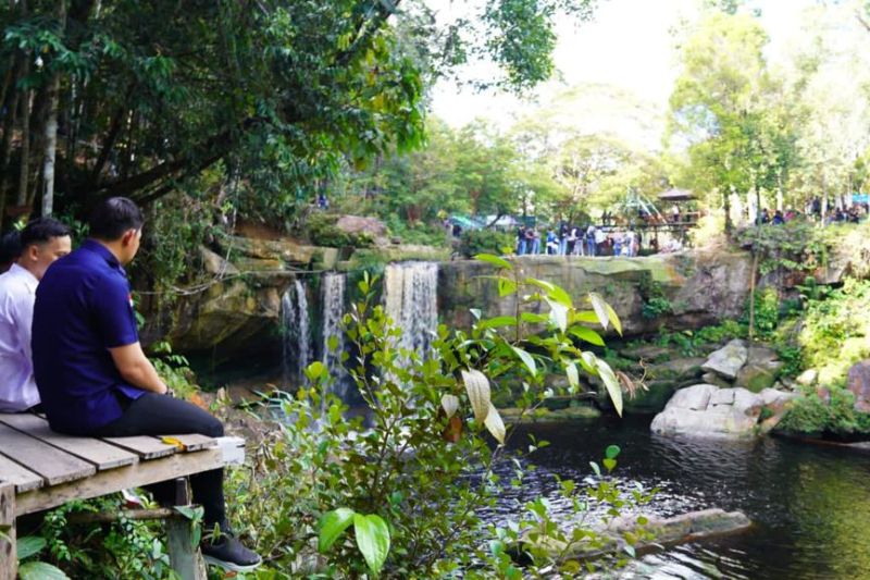 Objek wisata Air Terjun Medang Pulang Kapuas Hulu dipadati pengunjung Objek wisata Air Terjun Medang Pulang Kapuas Hulu dipadati pengunjung