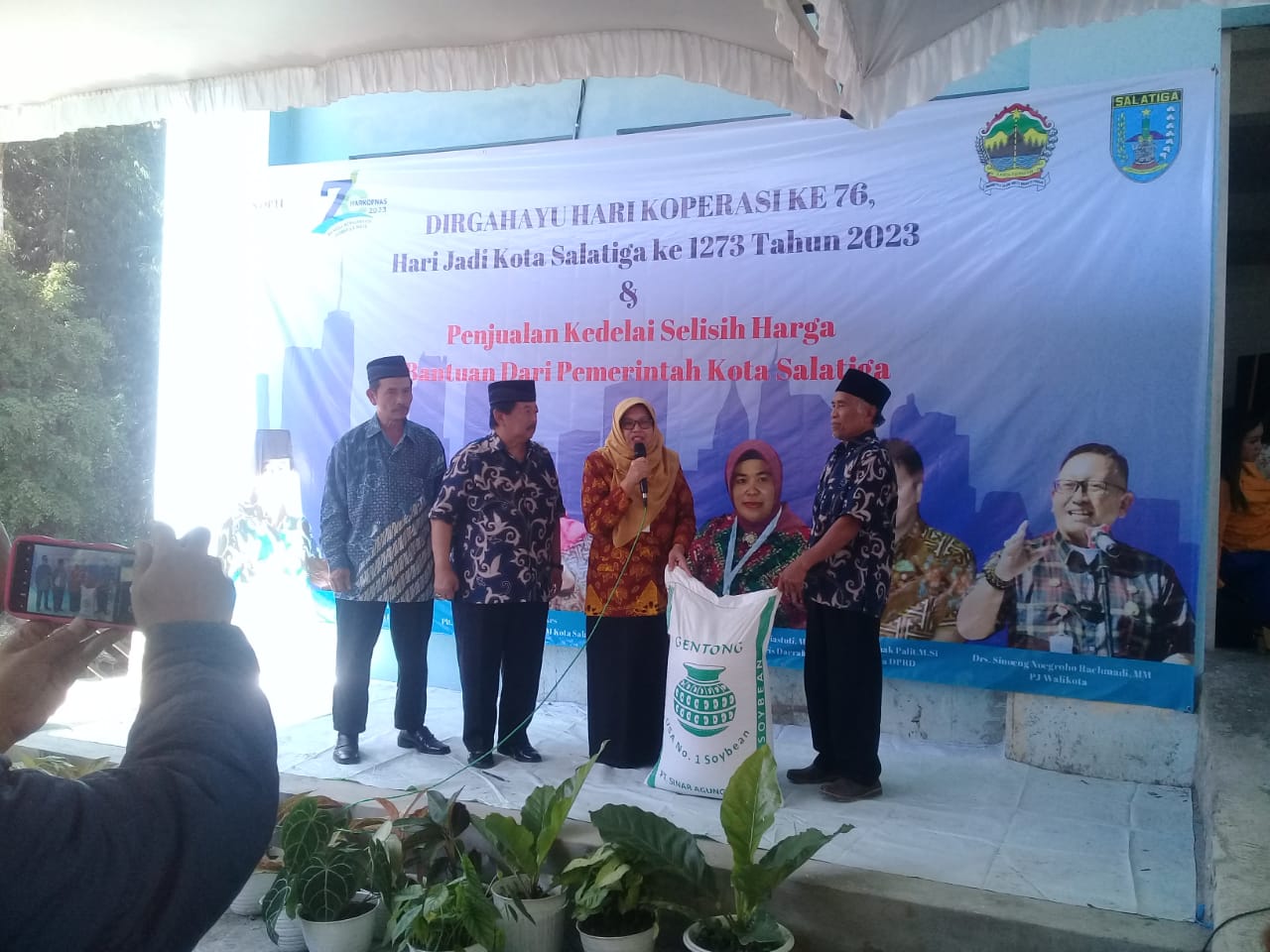 Hari Koperasi ke-76, Pemkot Salatiga launching kedelai selisih harga Hari Koperasi ke-76, Pemkot Salatiga launching kedelai selisih harga
