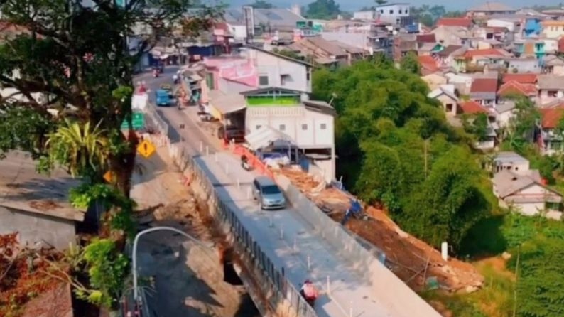 Jembatan Cikereteg di Jalan Bogor-Sukabumi mulai dibuka untuk mobil