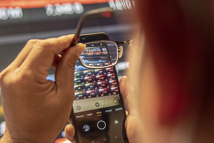 IHSG Jumat dibuka melemah 25,69 poin