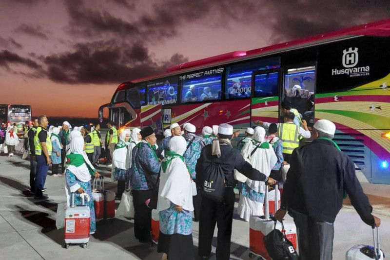 Jamaah haji NTB kloter pertama tiba di kampung halaman Jamaah haji NTB kloter pertama tiba di kampung halaman