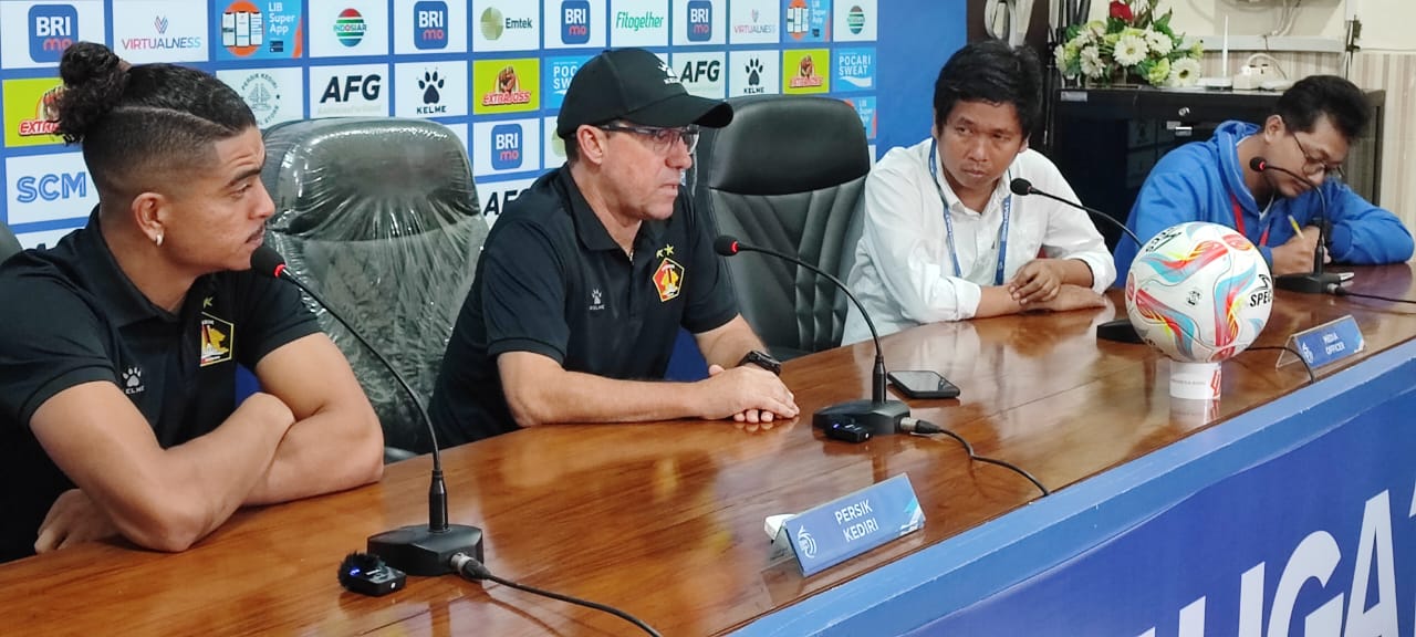 Kalah lawan Persib 1-2, kartu merah buyarkan permainan Persik  Kalah lawan Persib 1-2, kartu merah buyarkan permainan Persik Â
