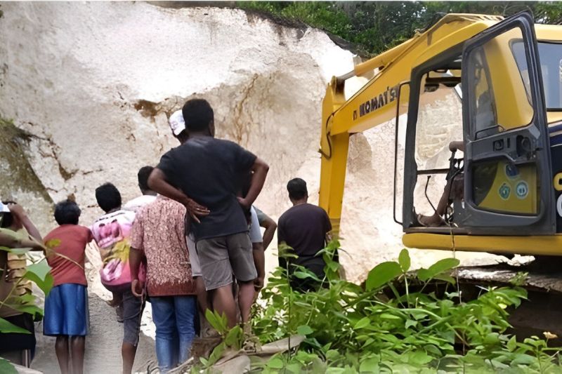 BPBD Sulteng catat 4 orang meninggal karena tanah longsor di Banggai Laut BPBD Sulteng catat 4 orang meninggal karena tanah longsor di Banggai Laut
