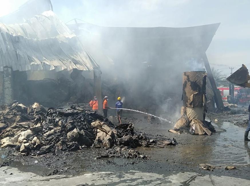Pabrik kertas di Kudus terbakar, 3.500 ton kertas ludes Pabrik kertas di Kudus terbakar, 3.500 ton kertas ludes